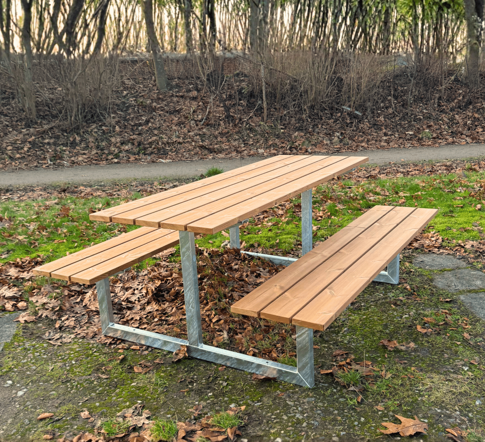 Bordbænkesæt i fyrretræ i robust kvalitet